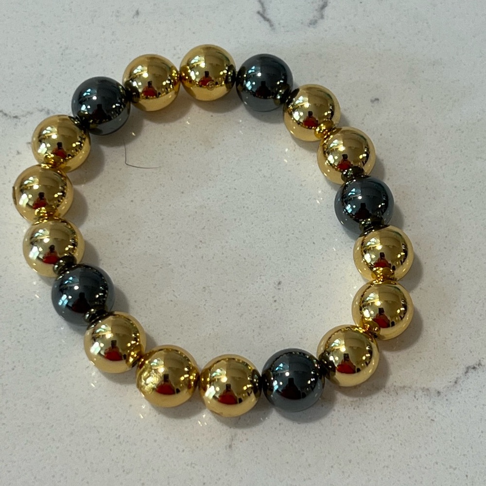 Elegant Gold and Black Beaded Bracelet